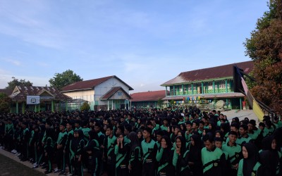 MAN Rejang Lebong Ajak Siswa dan Guru Ikuti Program 'Jum'at Sehat' untuk Meningkatkan Kesehatan dan Kebersamaan