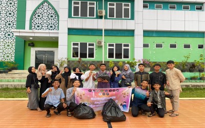 Para Siswa MAN RL Kelas XII Gelar Tasyakuran Pasca Ujian Madrasah dengan Bagi-bagi Takjil Gratis