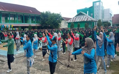 Ceria dan semangat Warga MAN Rejang Lebong Sambut Gerakan Aksi Bergizi yang dimulai dengan Senam Jantung Sehat Kabupaten Rejang Lebong